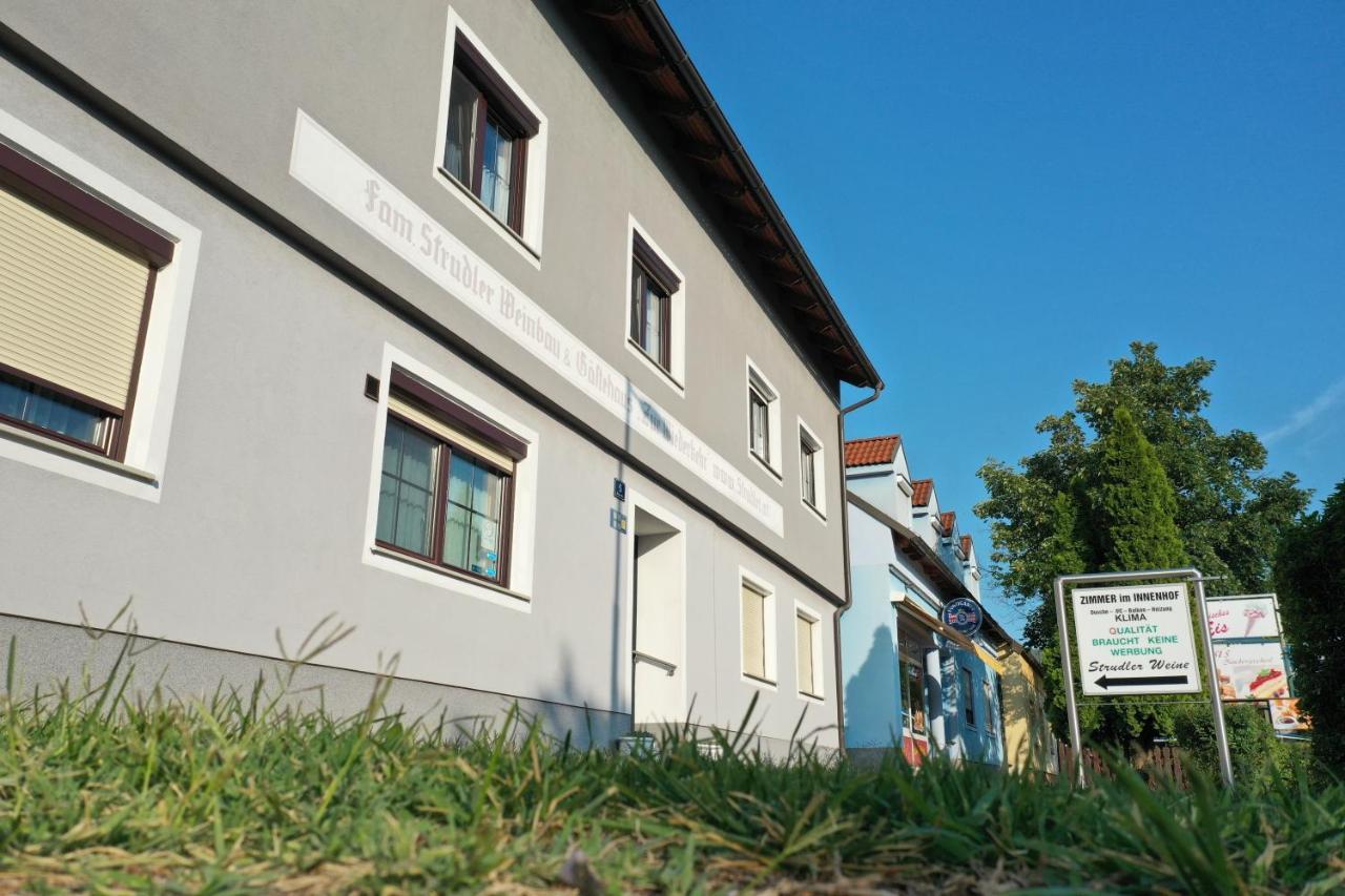 Gaestehaus Und Weinbau Zur Wiederkehr Strudler Подерсдорф ам Зее Екстериор снимка
