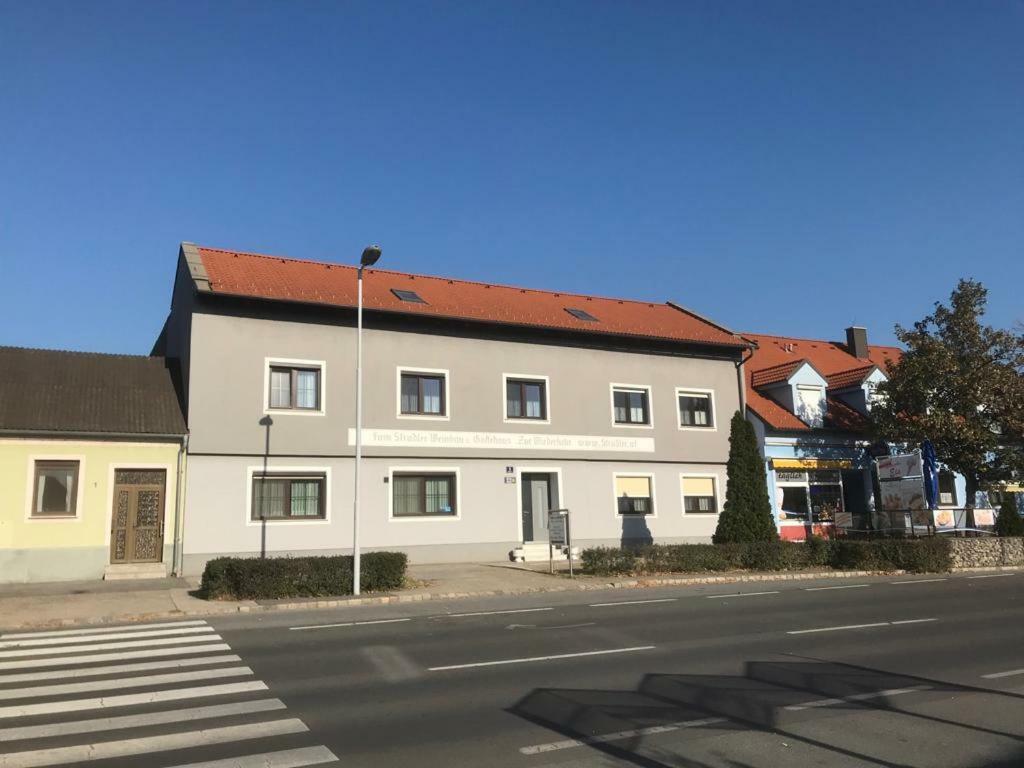 Gaestehaus Und Weinbau Zur Wiederkehr Strudler Подерсдорф ам Зее Екстериор снимка